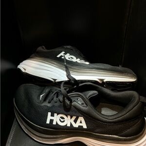 10.5D M HOKA bondi 8 Black/white